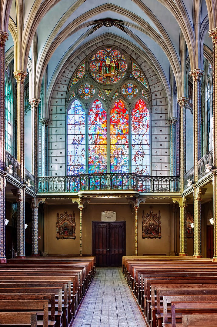 Vitraux de la nef, chapelle Saint Joseph à Reims, 2012